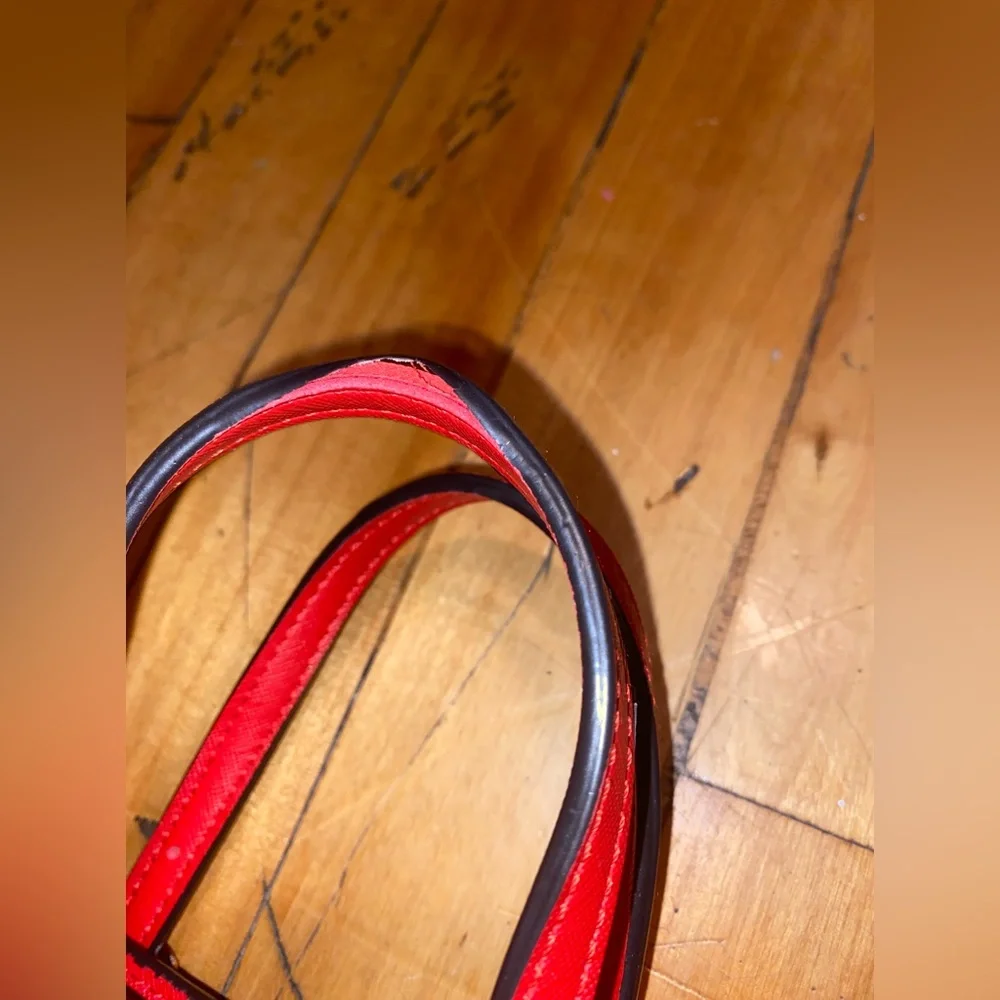 Guess - Picture 6 of 8